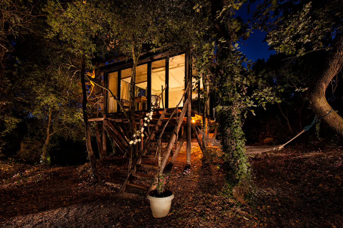 Διαμονές στην ελληνική φύση: 5 νέες επιλογές για φθινοπωρινά ταξίδια με το Airbnb"
