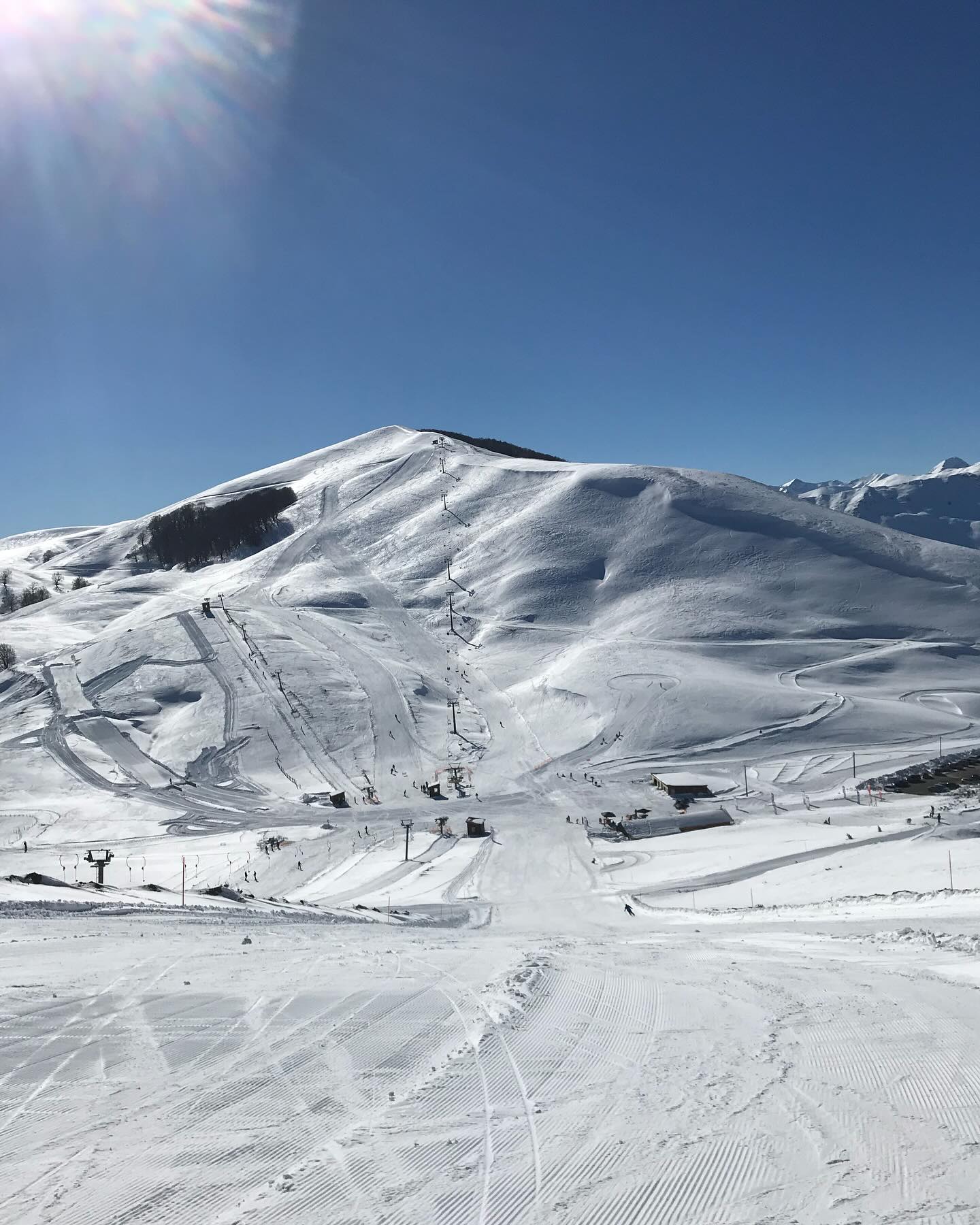 Χειμερινά σπορ: Τα ελληνικά χιονοδρομικά κέντρα που λειτουργούν και πρόκειται να ανοίξουν
