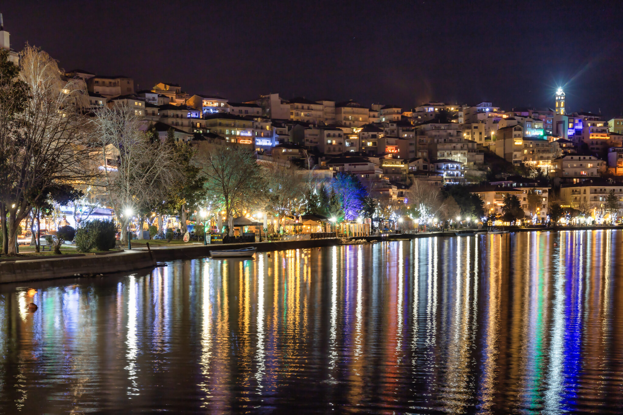 Η μαγευτική Καστοριά - Ανακαλύψτε την αρχοντική πόλη των γιορτών
