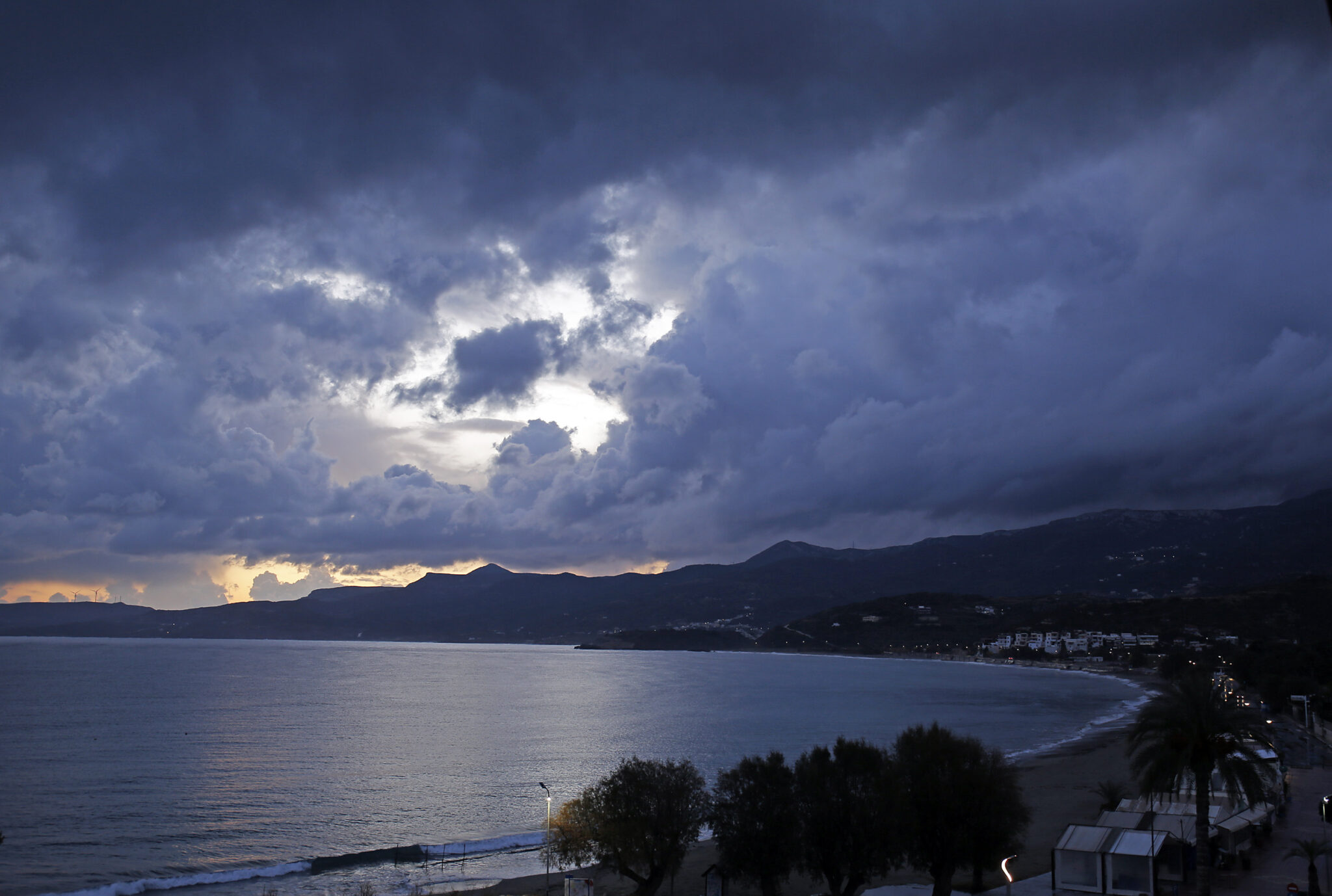 Ανακαλύπτοντας μια διαφορετική πλευρά της Κρήτης: Το χειμωνιάτικο ταξίδι στους πανέμορφους δρόμους της
