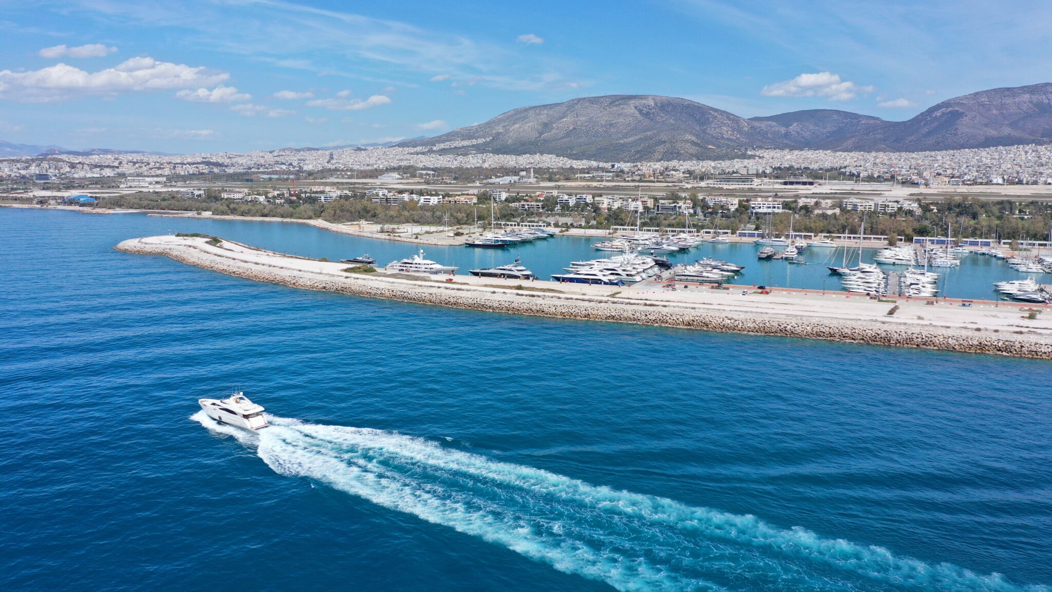 Νέες επενδύσεις για την αναβάθμιση των μαρινών Ρόδου και Αγίου Κοσμά" 